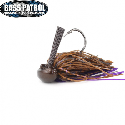 Isca de pesca jig com saia castanha e roxa e anzol prateado