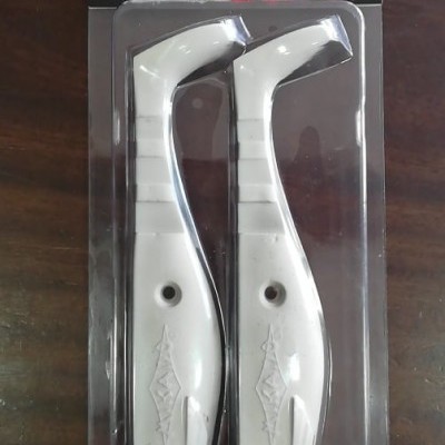 Dois acessórios de pesca Fishunter Goliat em embalagem transparente com fundo vermelho