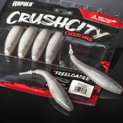Pacote de iscos artificiais Rapala Crush City Customs com iscos prateados em fundo preto