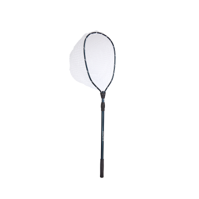 Rede de pesca com armação preta e rede branca de malha fina