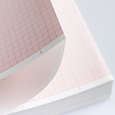 Folhas de papel para eletrocardiograma com grelha vermelha