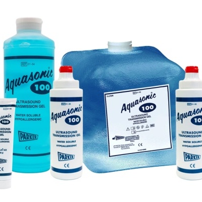 Vários frascos de gel transmissor de ultrassom Aquasonic 100 em tons de azul e branco