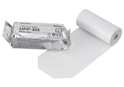 Pacote prateado e rolo de papel fotográfico branco desenrolado