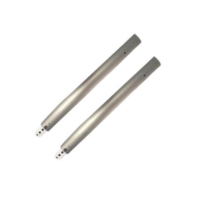 Duas barras metálicas prateadas retas com pontas brancas