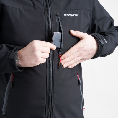 Casaco preto com fechos e inscrição ROOSTER