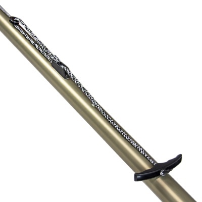 Cajado metálico dourado com corda preta e branca e peças pretas nas extremidades