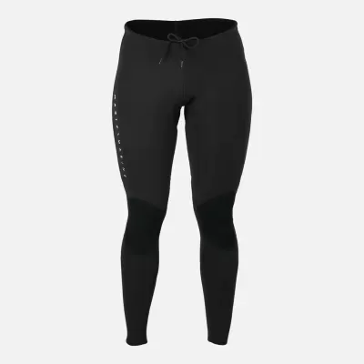 Leggings pretas compridas para mulher com texto 'NIKE PRO' na lateral