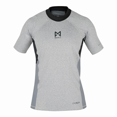 T-shirt desportiva cinzenta de manga curta com detalhes pretos e cinzentos