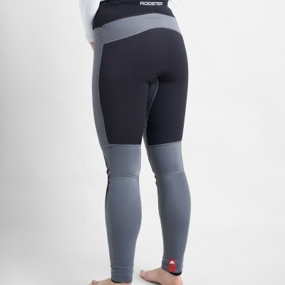 Leggings desportivas cinza e preto com textura e etiquetas pequenas