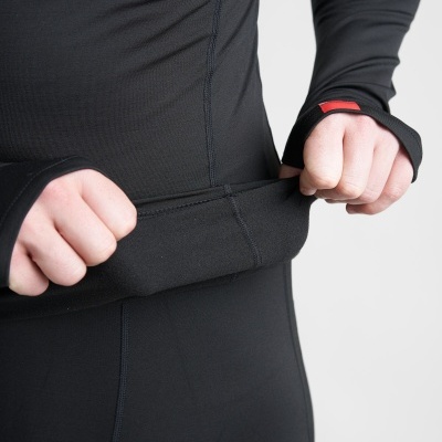 Casaco preto de manga comprida com punhos de abertura para polegares