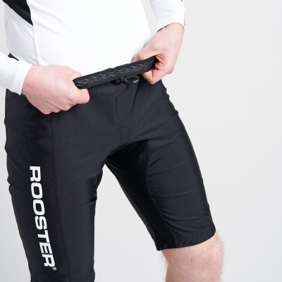 Calções de ciclismo pretos com texto ROOSTER em fundo branco