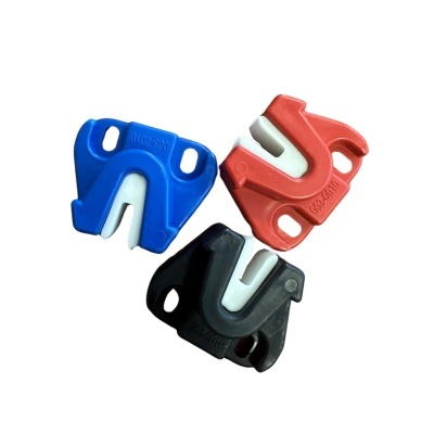 Três protetores plásticos para cabos azul, vermelho e preto com texto MALARDO