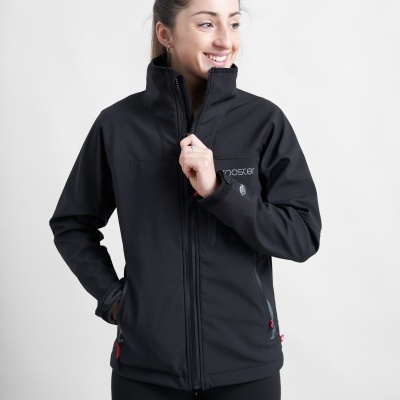 Casaco softshell preto com fechos e texto BOOSTER