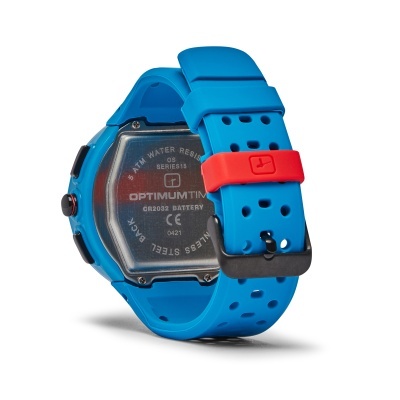 Relógio digital azul com bracelete de silicone e inscrições na parte traseira
