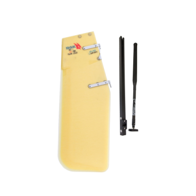 Leme de veleiro amarelo com acessórios metálicos e duas hastes pretas