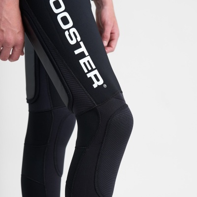 Calças desportivas pretas com logo ROOSTER branco no lado