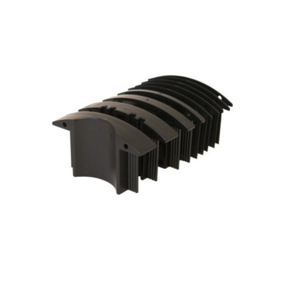 Conjunto de pegas para cabos pretas em plástico com ranhuras.