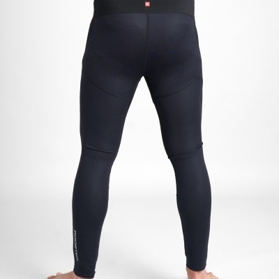 Calças justas desportivas pretas vistas de costas