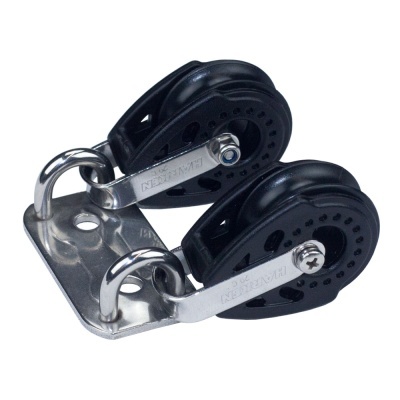 Roldanas duplas pretas em base metálica prateada com anéis metálicos