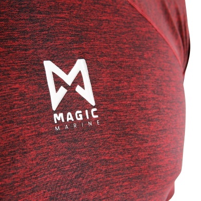 Camisola vermelha de malha com logo branco e texto MAGIC MARINE