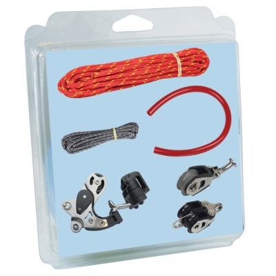 Conjunto de acessórios para barcos com cordas e peças metálicas em embalagem transparente