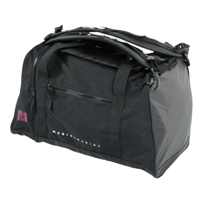 mala desportiva preta com bolso frontal e alças