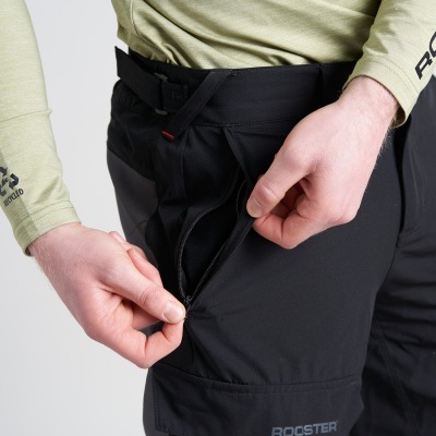 Calças pretas ROCSTER com bolso lateral fechado com fecho