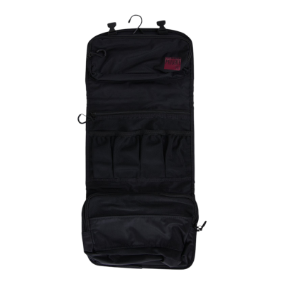 Bolsa de arrumação preta aberta com múltiplos compartimentos e cabide