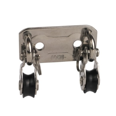 Prendedor metálico com duas roldanas negras e suporte prateado com texto ILCA