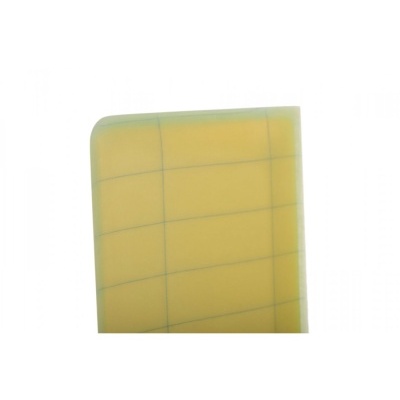 Folha amarela translúcida com linhas azuis em padrão de grade