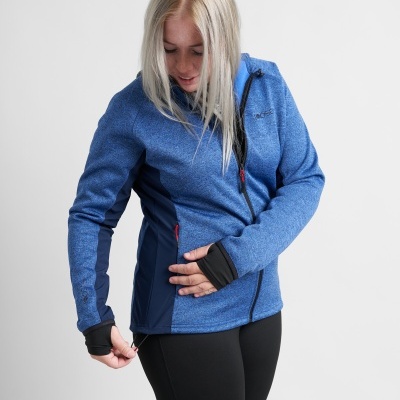 Casaco desportivo azul com detalhes em azul escuro e fecho zip frontal