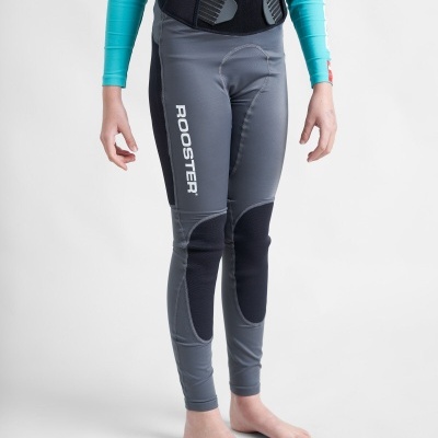 Calças de desporto cinza e preto com texto ROOSTER