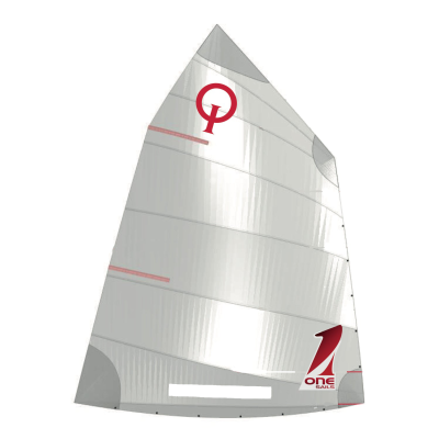 Vela branca para barco à vela com símbolos vermelhos