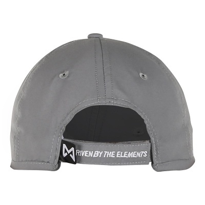 boné cinzento com fecho ajustável e texto RIVEN BY THE ELEMENTS