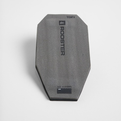 Protector cinzento para proteção pessoal com texto ROOSTER