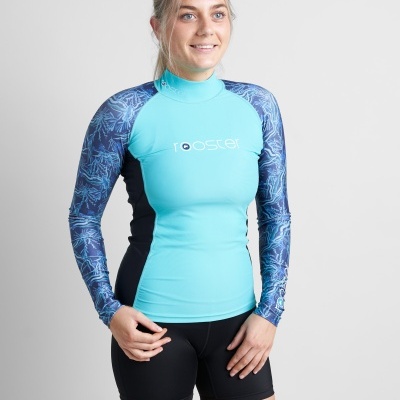 Camisola de neopreno azul turquesa com mangas azuis florais e texto rooster