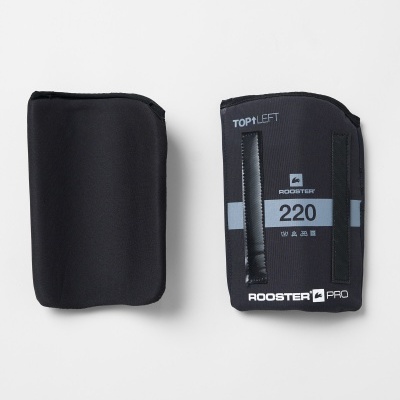 Duas peças pretas de proteção com texto 'ROOSTER 220' e 'ROOSTER PRO' sobre fundo branco