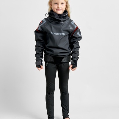 Criança com roupa desportiva preta ROOSTER com gola alta e punhos alongados