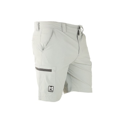 Calções bege claro com bolso lateral e etiqueta M PARKS