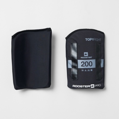 Capa para joelheira preta com etiquetas e números sobre fundo branco