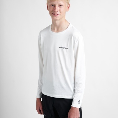 Camisola branca de manga comprida com texto e calças pretas