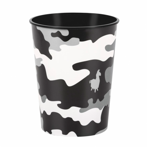 Copo de plástico com padrão camuflado preto, cinza e branco com silhueta de lhama