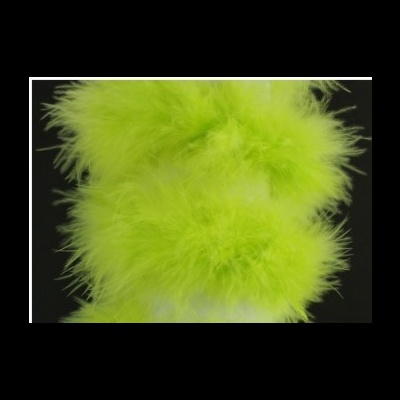 Três pompons de penas verdes-limão sobre fundo preto.