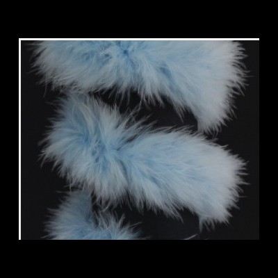 Coleira felpuda azul claro e branco com textura macia