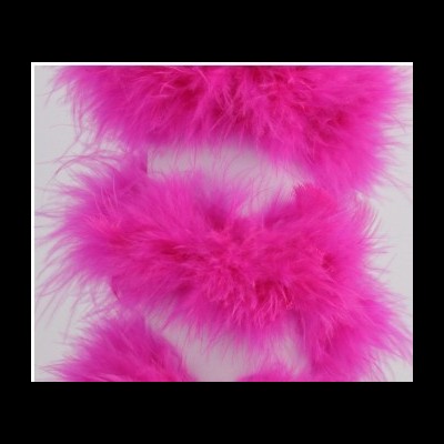 Três penas rosa fúcsia macias e volumosas