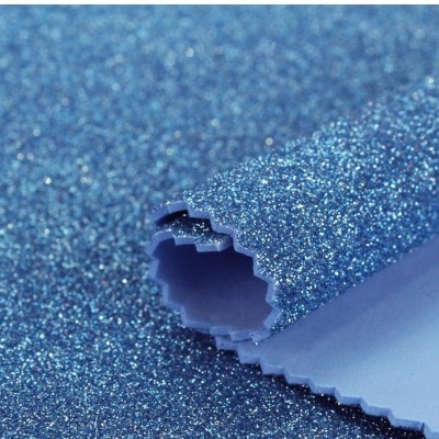 Tecido azul com brilho glitter e borda ondulada