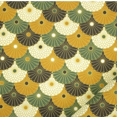 Pano com padrão de leques em verde, amarelo, preto e branco