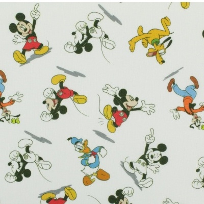 Padrão de personagens Disney coloridos em fundo branco