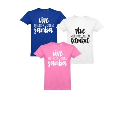 Três t-shirts coloridas com frase impressa sobre samba