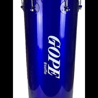 Tambor azul brilhante com texto GOPE e #selfie